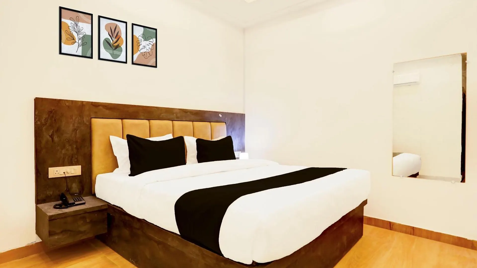 Super Townhouse Balua Road Pahadiya Hotel Varanasi
