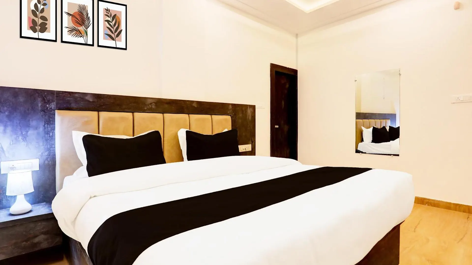 Super Townhouse Balua Road Pahadiya Hotel Varanasi
