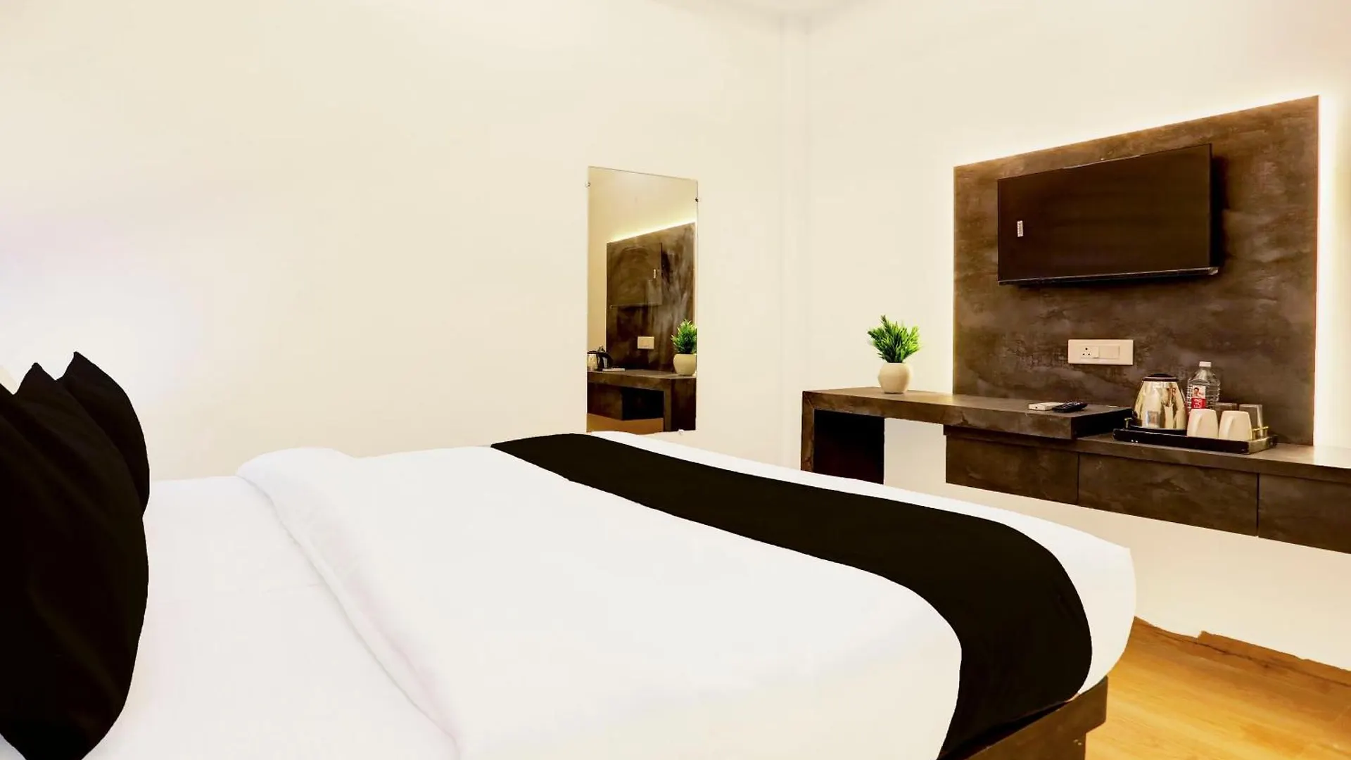 Super Townhouse Balua Road Pahadiya Hotel Varanasi 3*,  India